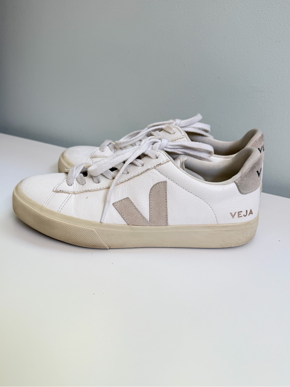 Veja Women’s 9 EU 40 White Leather Sneakers Walking Shoes Casual - Picture 2 of 10